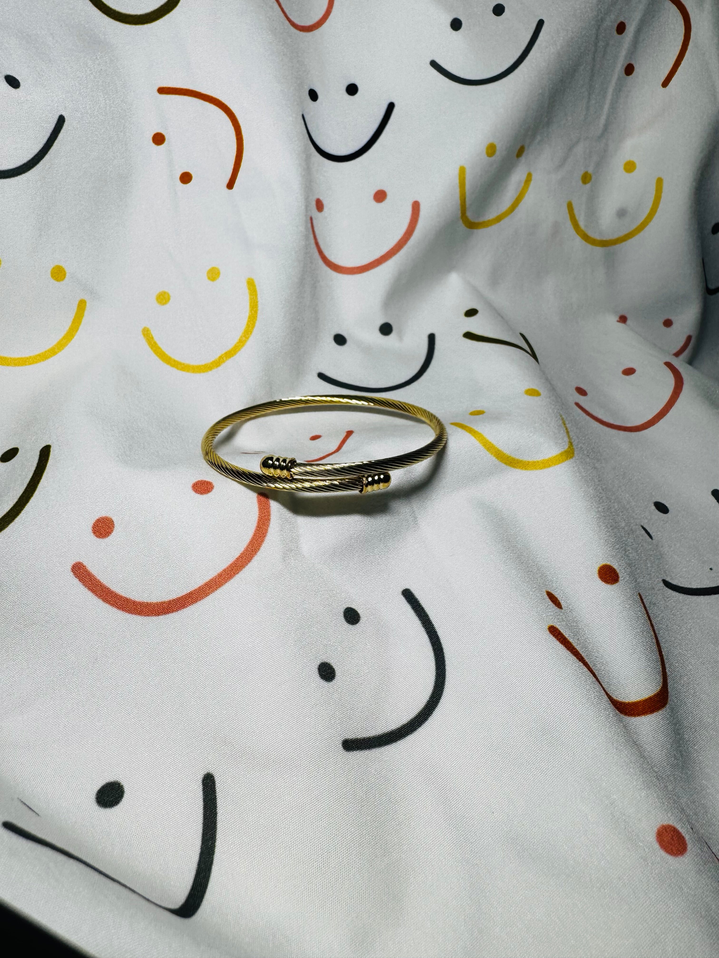 Pulsera de alambre ajustable