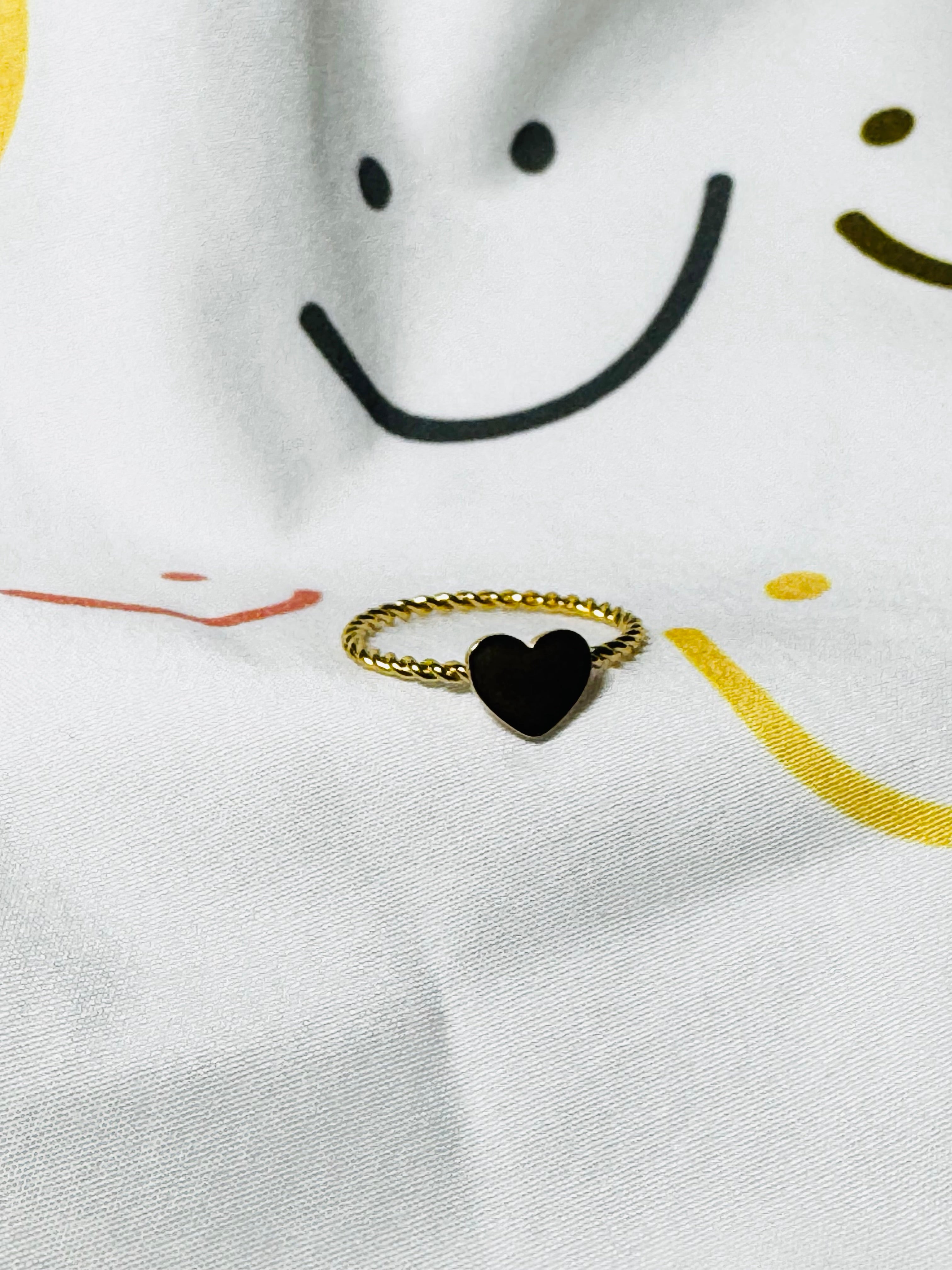 Sortija con trenzado y forma de corazon